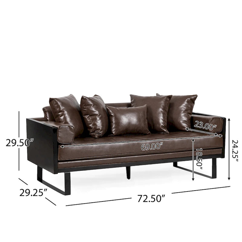 Brązowa sofa 3-osobowa z imitacji skóry z poduszkami ozdobnymi i czarną metalową podstawą