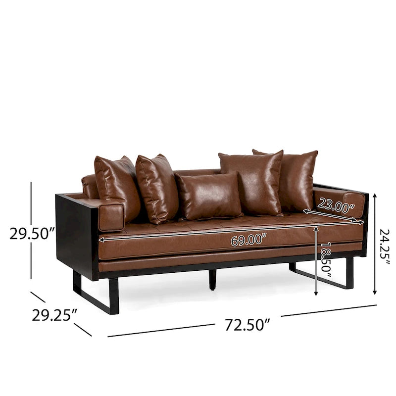 Brązowa sofa 3-osobowa z imitacji skóry z poduszkami ozdobnymi i czarną metalową podstawą