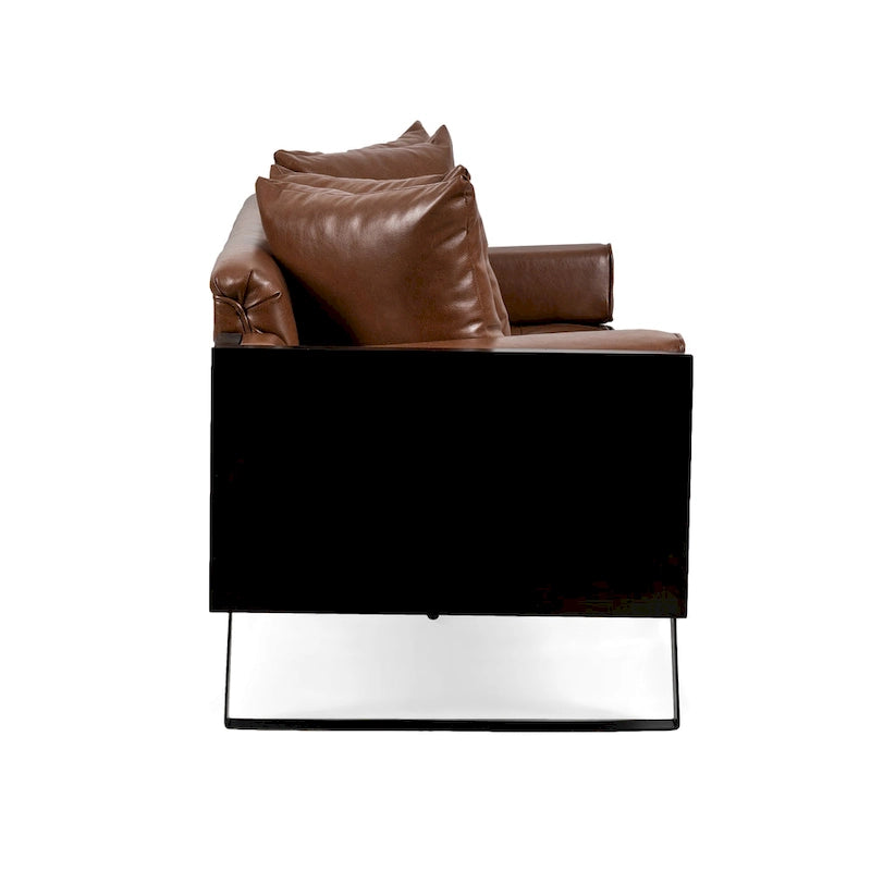 Brązowa sofa 3-osobowa z imitacji skóry z poduszkami ozdobnymi i czarną metalową podstawą
