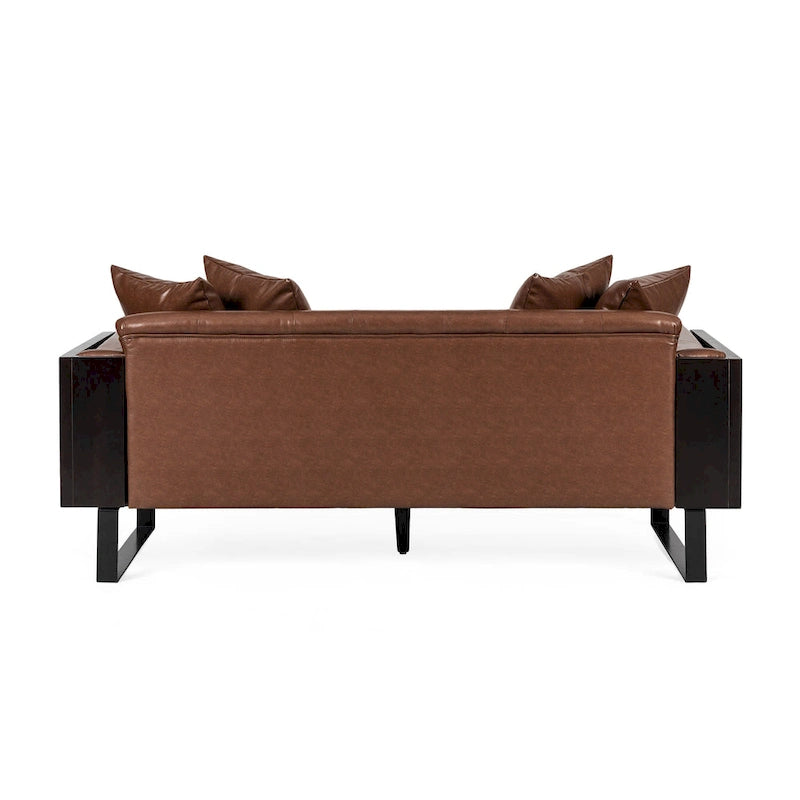 Brązowa sofa 3-osobowa z imitacji skóry z poduszkami ozdobnymi i czarną metalową podstawą