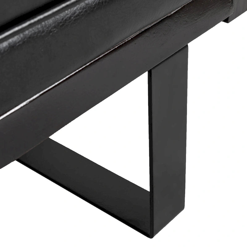 Brązowa sofa 3-osobowa z imitacji skóry z poduszkami ozdobnymi i czarną metalową podstawą